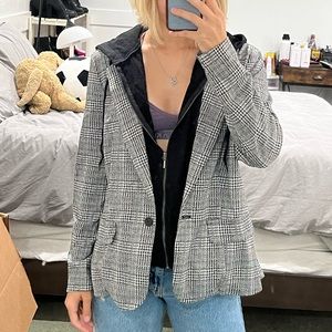 WHITE AND BLACK HOUNDSTOOTH GINGHAM PATTERN BLAZER WITH HOODIE SZ LARGE